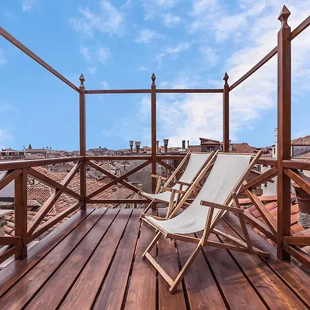 The Venetian Penthouse דירה