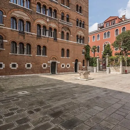 The Venetian Penthouse * ונציה