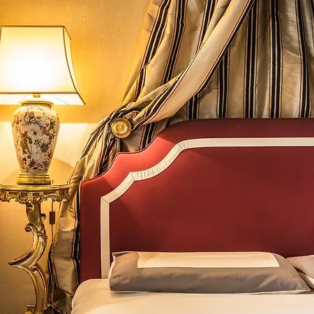 The Venetian Penthouse アパート ヴェネツィア